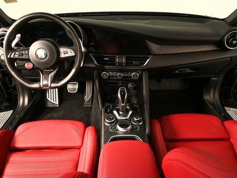 Used 2024 Alfa Romeo Giulia Quadrifoglio image 3