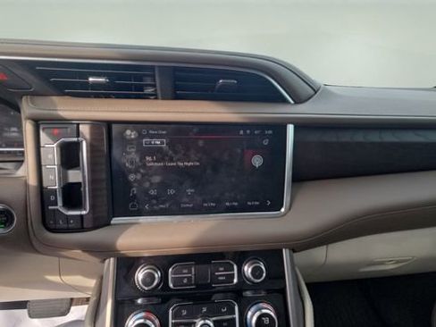 Used 2024 GMC Yukon XL Denali image 10