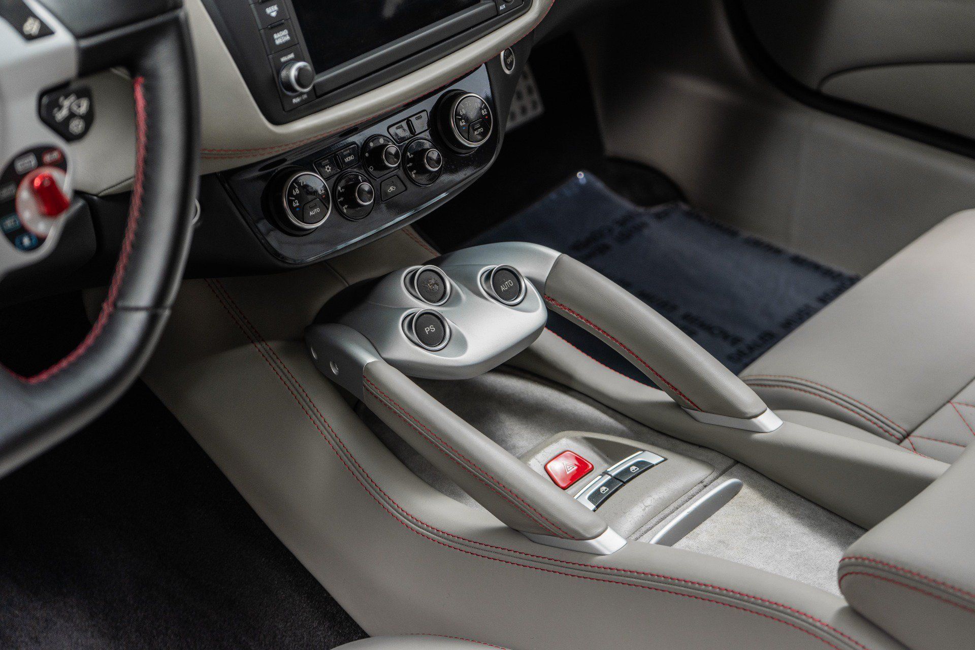 Used 2014 Ferrari FF AWD/4WD image 28