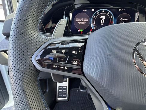 Used 2025 Volkswagen Golf R Black Edition image 17