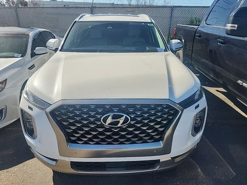 Used 2022 Hyundai Palisade Calligraphy image 2