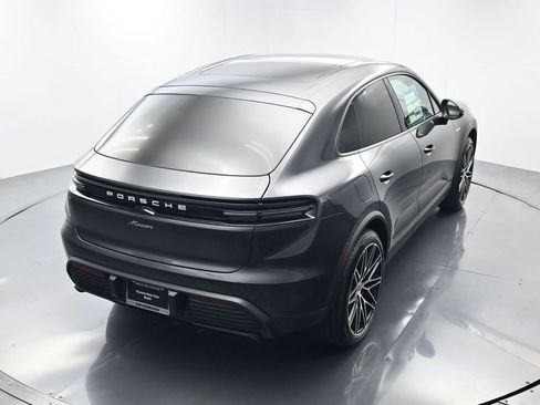 Used 2026 Porsche Macan Electric RWD image 36