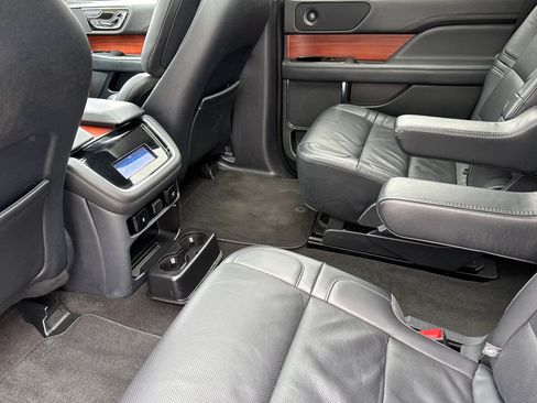 Certified 2024 Lincoln Navigator Reserve AWD/4WD image 12