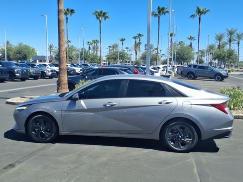 Used 2023 Hyundai Elantra Blue FWD image 7
