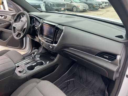 Used 2023 Chevrolet Traverse LT w/ Midnight/Sport Edition image 21