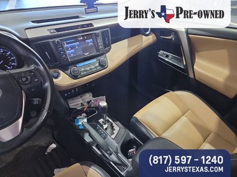 Used 2018 Toyota RAV4 Limited image 13