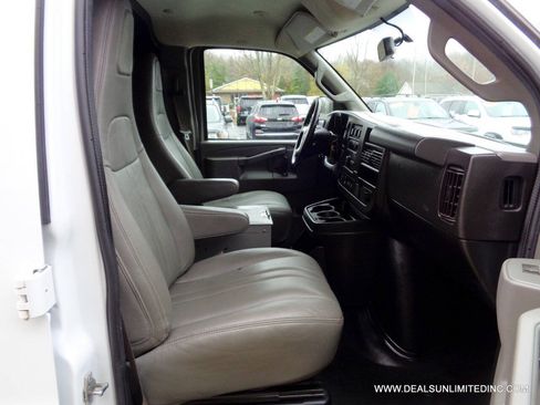 Used 2019 Chevrolet Express 2500 w/ Driver Convenience Package RWD image 27