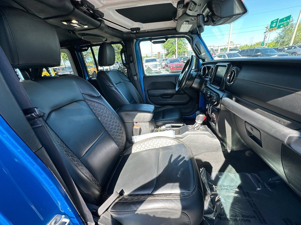 Used 2022 Jeep Wrangler Unlimited Sahara AWD/4WD image 27