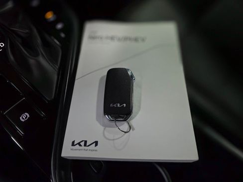 Used 2024 Kia Niro EX image 38