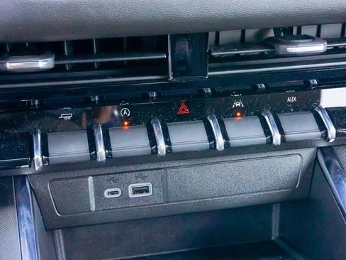 Used 2025 GMC Canyon Elevation image 29