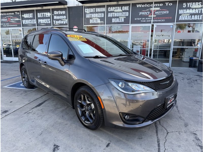 Used 2019 Chrysler Pacifica Touring-L Plus w/ Advanced Safetytec Group FWD image 7