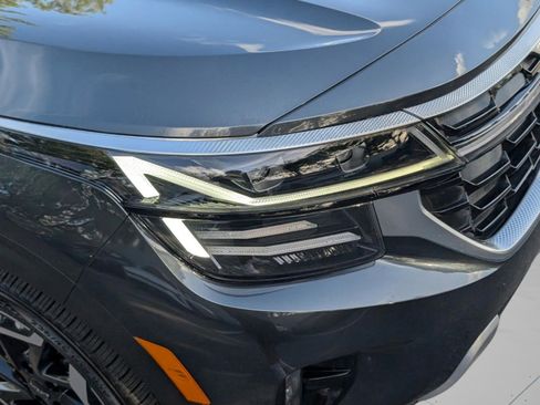 Certified 2025 Kia Seltos SX w/ SX Sunroof Package image 11