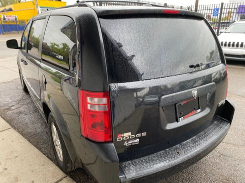 Used 2010 Dodge Grand Caravan Hero FWD image 2