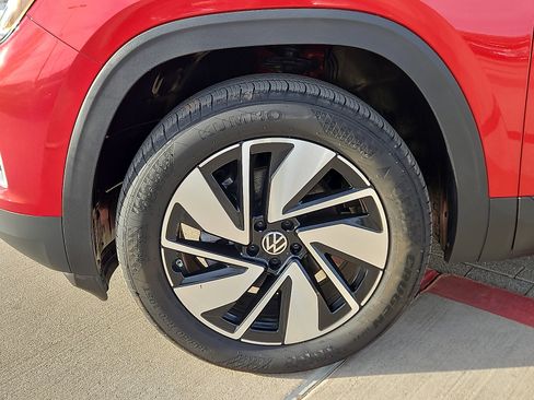 Used 2024 Volkswagen Atlas SE w/ Panoramic Sunroof Package image 5