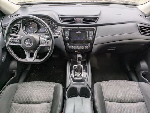 Used 2018 Nissan Rogue SV image 16