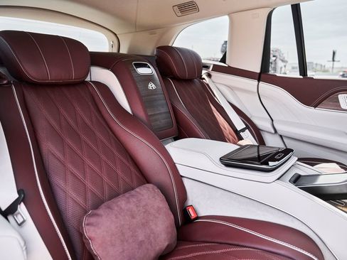Used 2026 Mercedes-Benz Maybach GLS 600 4MATIC image 42