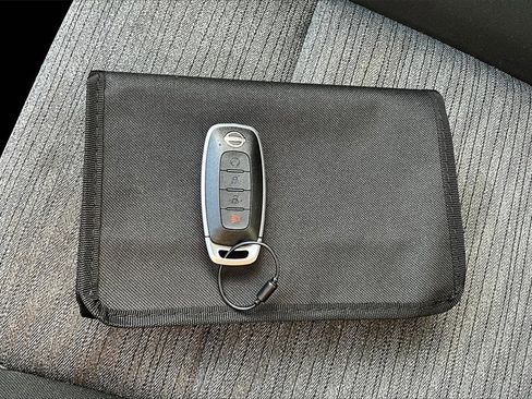 Used 2023 Nissan Rogue SV image 35