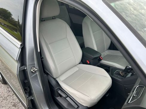 Used 2020 Volkswagen Tiguan SEL FWD image 16