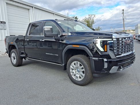 New 2026 GMC Sierra 2500 Denali w/ Denali Reserve Package image 13