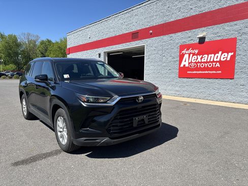 Used 2025 Toyota Grand Highlander AWD image 1