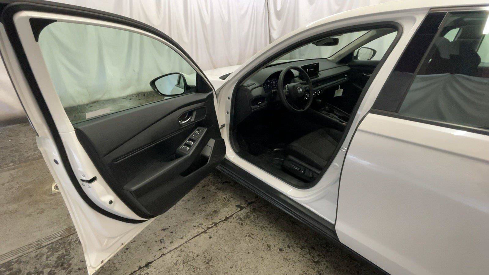 Certified 2024 Honda Accord EX image 28