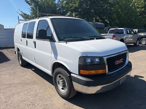Used 2016 GMC Savana 2500 RWD image 2