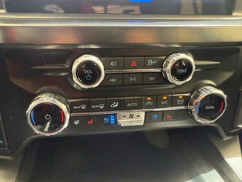 Used 2025 Ford F350 Lariat w/ Black Appearance Package AWD/4WD image 32