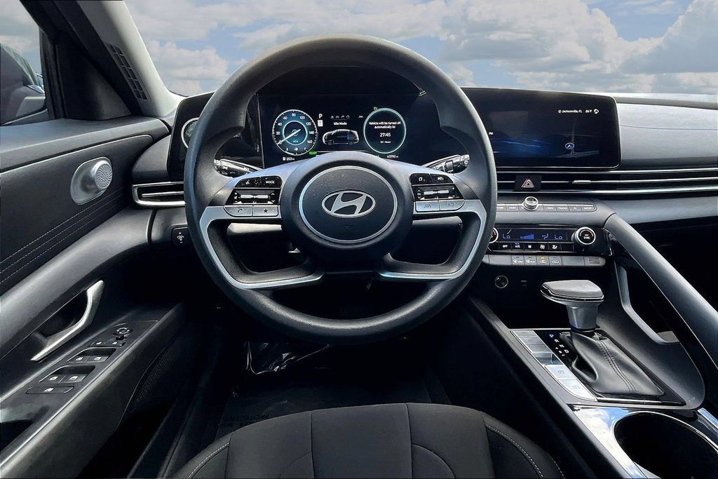Used 2024 Hyundai Elantra Blue FWD image 8
