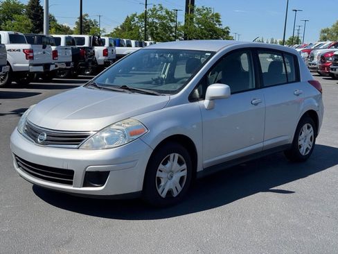 Used 2011 Nissan Versa 1.8 S FWD image 3