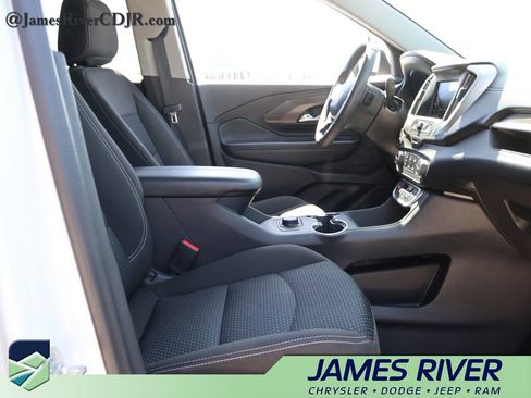 Used 2024 GMC Terrain SLE FWD image 9