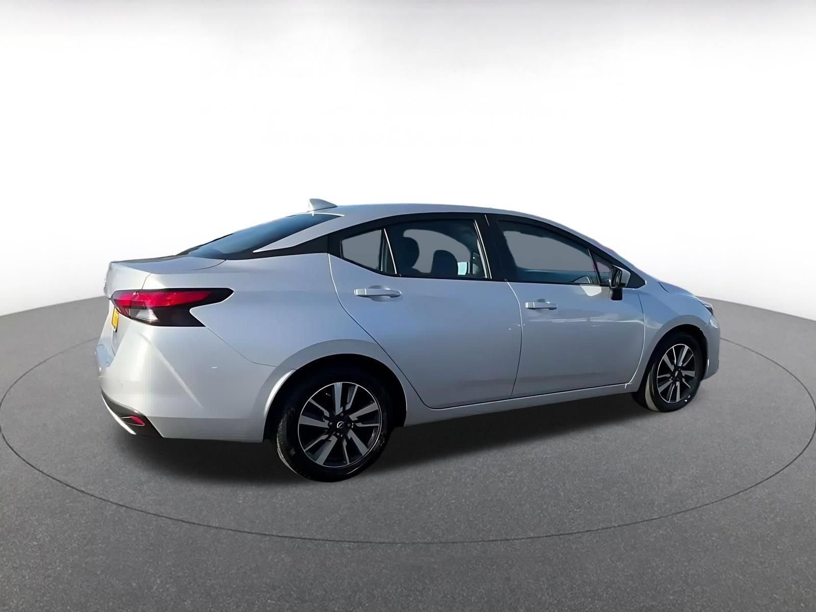 Used 2025 Nissan Versa SV FWD image 13