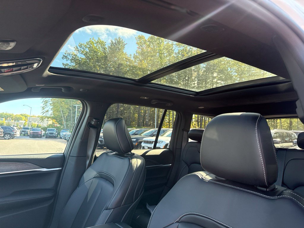 New 2027 Jeep Grand Cherokee Limited AWD/4WD image 16