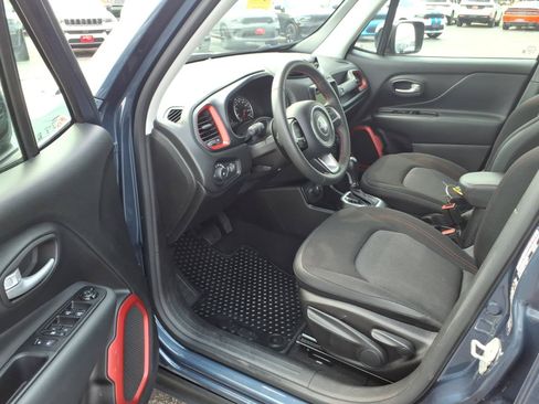 Used 2023 Jeep Renegade Trailhawk AWD/4WD image 10