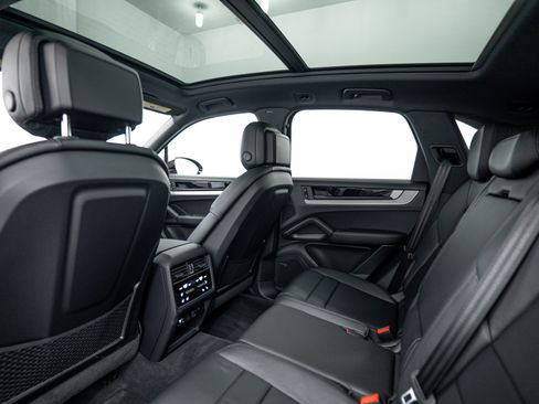 Certified 2026 Porsche Cayenne AWD/4WD image 24