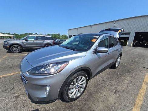Used 2022 Ford Escape Titanium w/ Titanium Elite Package AWD/4WD image 17