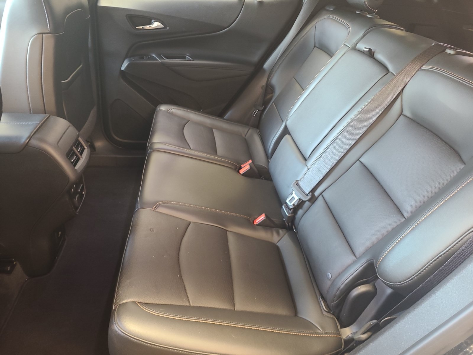 Used 2018 Chevrolet Equinox Premier FWD image 17