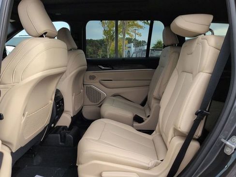New 2025 Jeep Grand Cherokee L Limited w/ Luxury Tech Group II RWD image 14