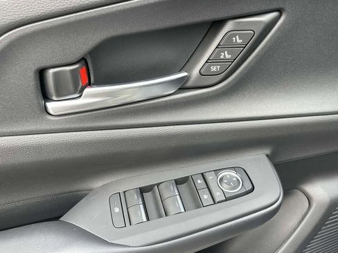 Used 2025 Toyota Prius Plug-In Hybrid w/ Limited Premium Package image 17