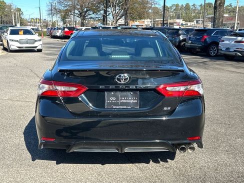 Used 2018 Toyota Camry L image 10