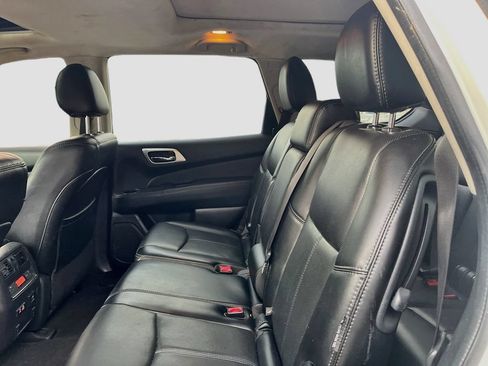 Used 2020 Nissan Pathfinder Platinum FWD image 25