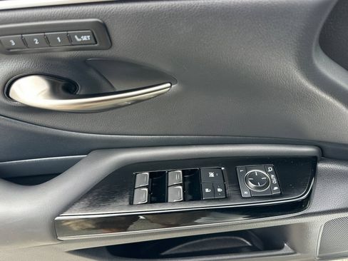 Used 2025 Lexus ES 300h w/ Premium Package FWD image 8