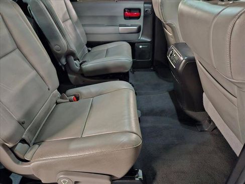 Used 2021 Toyota Sequoia Limited image 18