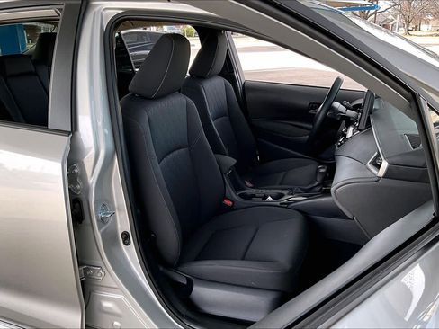 Used 2025 Toyota Corolla LE image 9