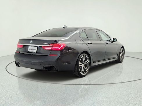Used 2019 BMW 740i w/ M Sport Package RWD image 5
