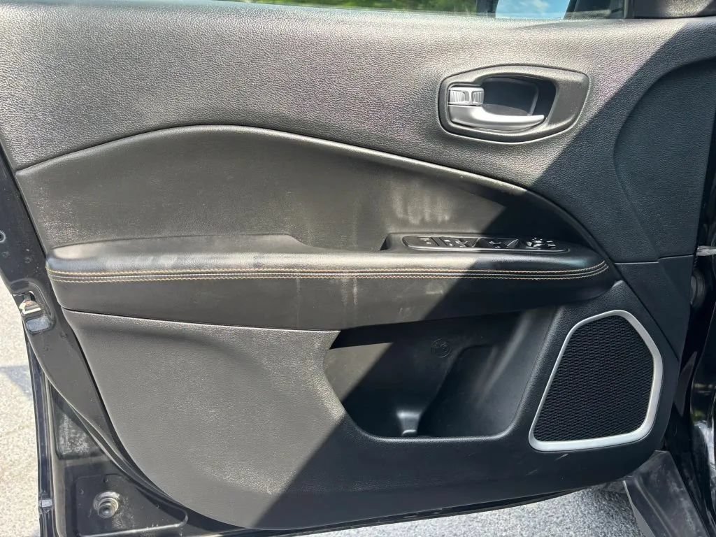 Used 2018 Jeep Compass Limited AWD/4WD image 12