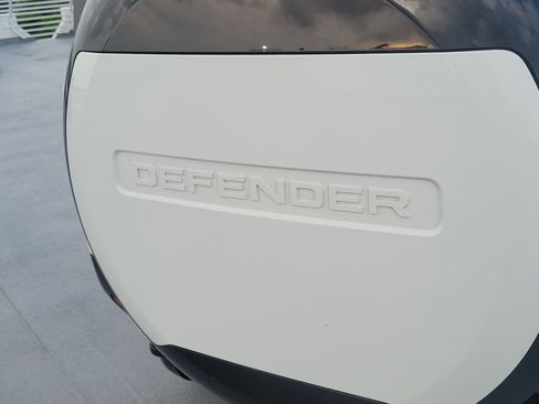 Used 2023 Land Rover Defender 110 X-Dynamic SE AWD/4WD image 8