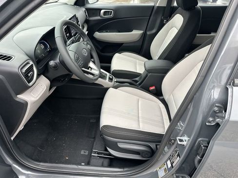 New 2025 Hyundai Venue SEL image 15