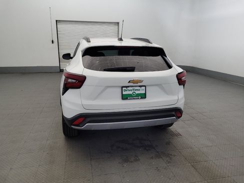 Used 2025 Chevrolet Trax LT FWD image 6