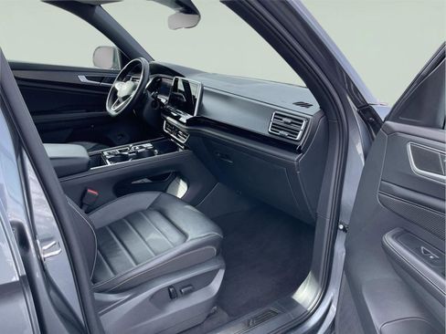 Used 2024 Volkswagen Atlas Cross Sport SEL R-Line image 20