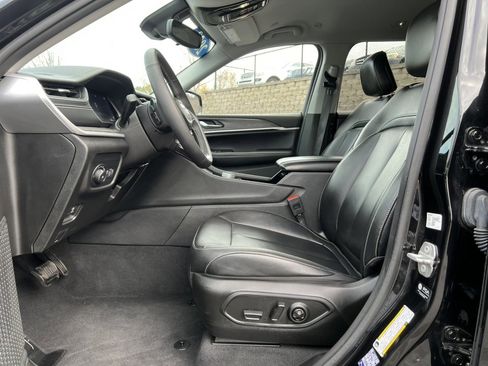 Used 2023 Jeep Grand Cherokee L Limited w/ Trailer Tow Group (B) image 3